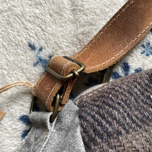 NWT barrel shack weekender - Picture 4 of 10